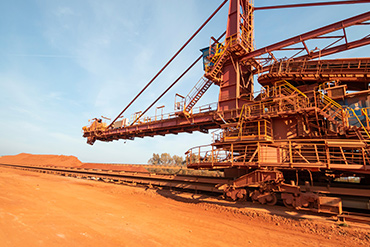 Grävmaskin med igus komponenter