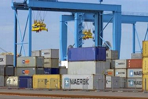 Staplingskranar resp. portalkranar med igus® e-kedjor och chainflex® kablar