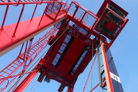 Grensletruck med igus® e-kedjor och chainflex® kablar